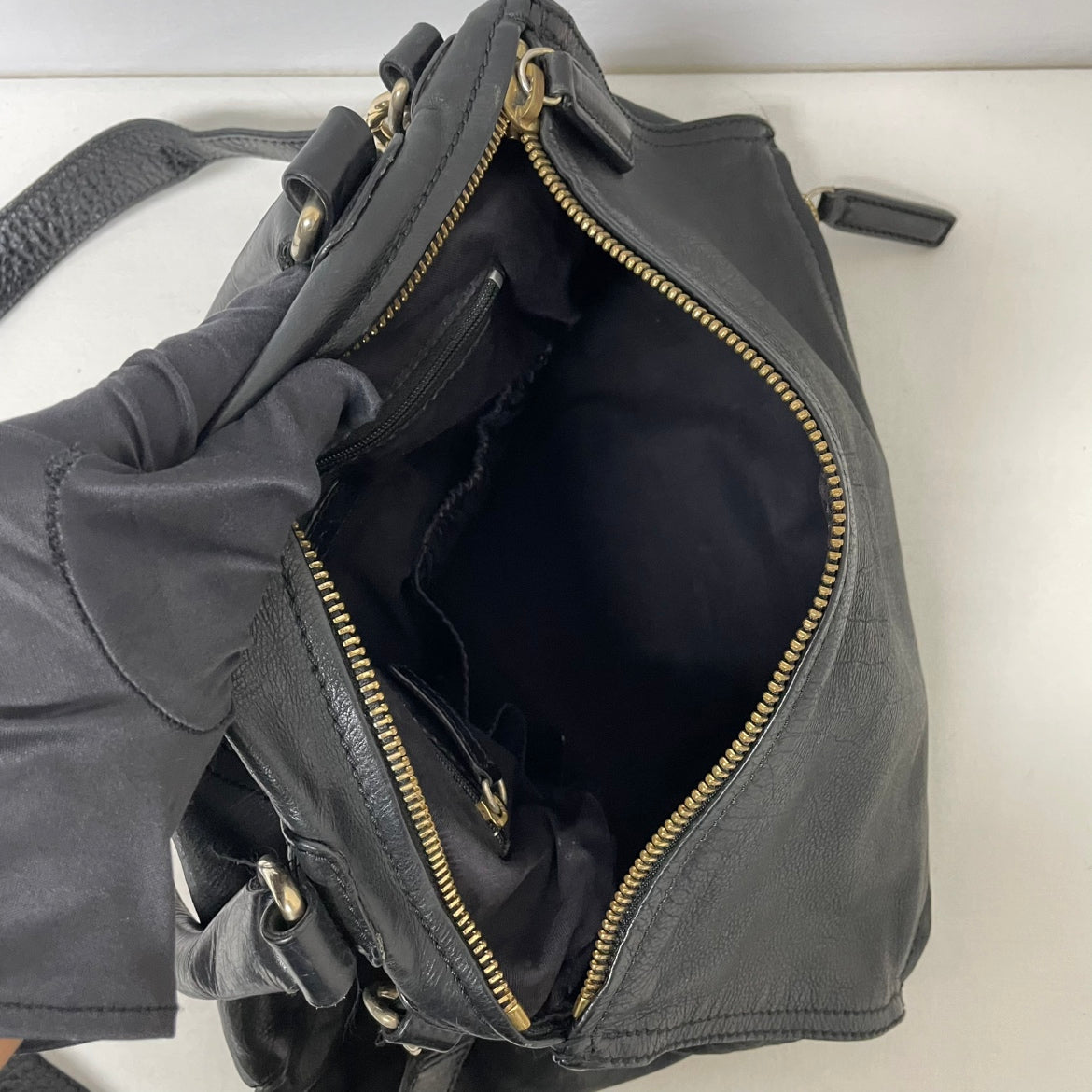 Givenchy Black Leather Wrinkle Pandora Medium Shoulder Bag BB05250004 (V793918)