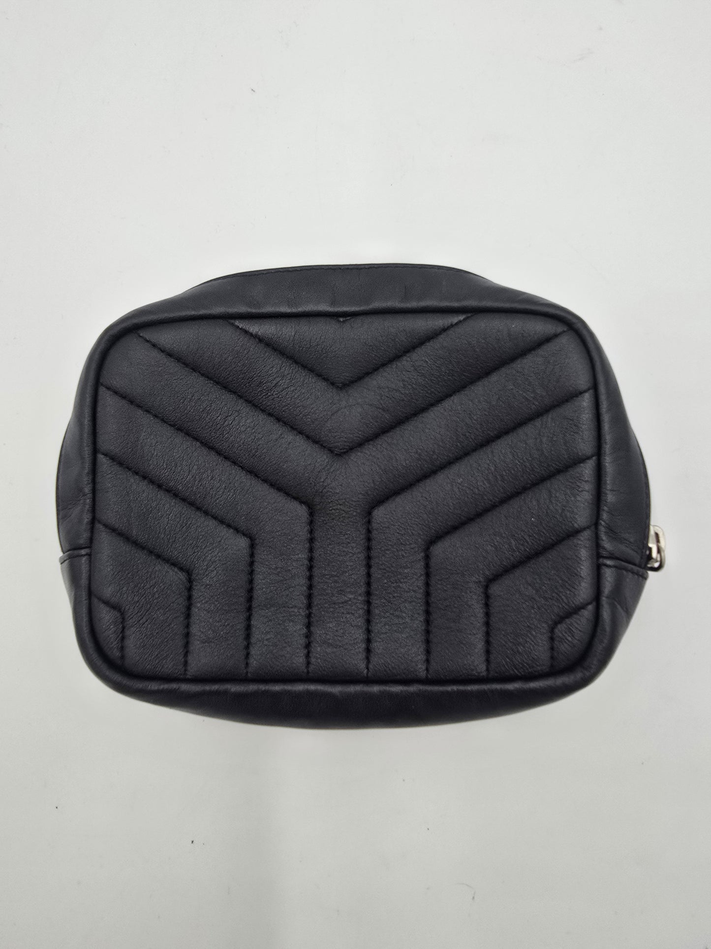 Pre-Owned Saint Laurent Cassandre Leather Pouch AH578