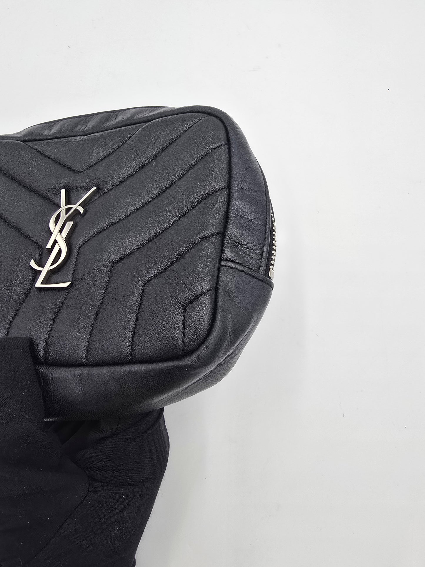Pre-Owned Saint Laurent Cassandre Leather Pouch AH578