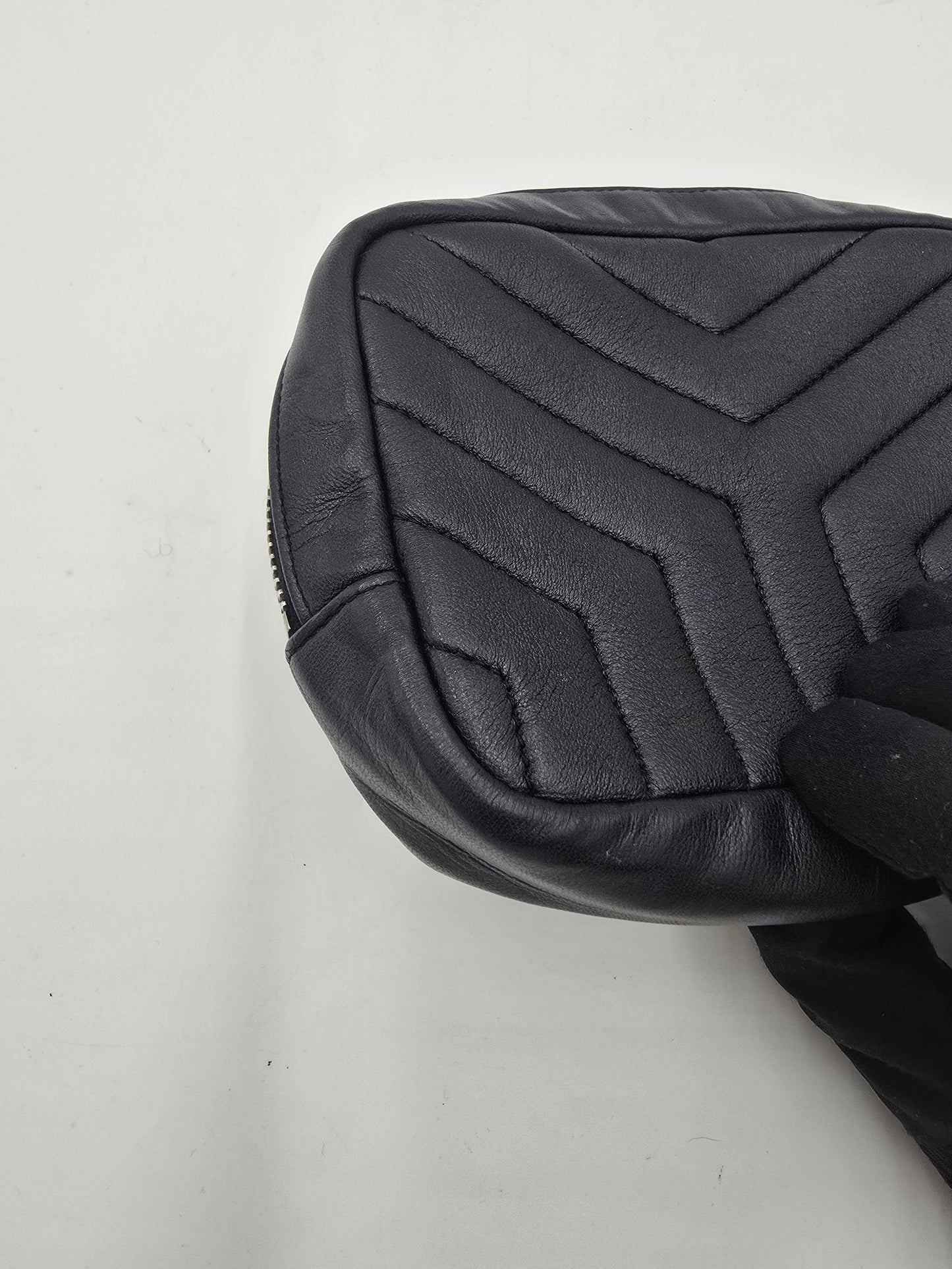 Pre-Owned Saint Laurent Cassandre Leather Pouch AH578