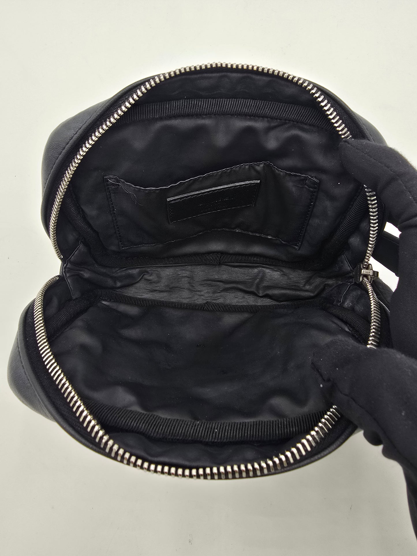 Pre-Owned Saint Laurent Cassandre Leather Pouch AH578