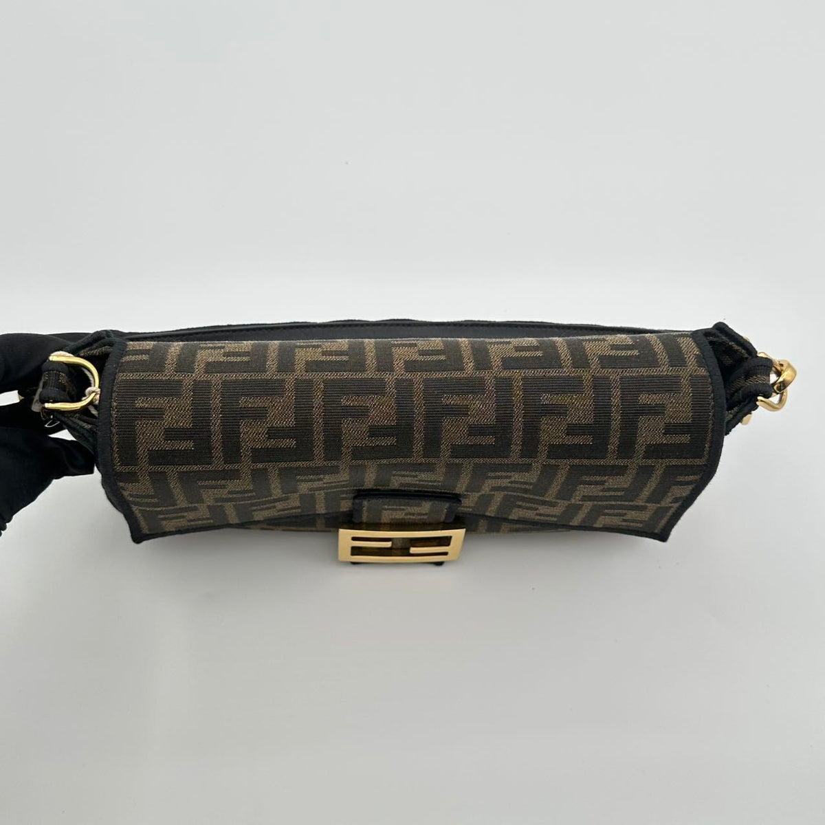 Fendi Baguette Medium Monogram Canvas (MM014)