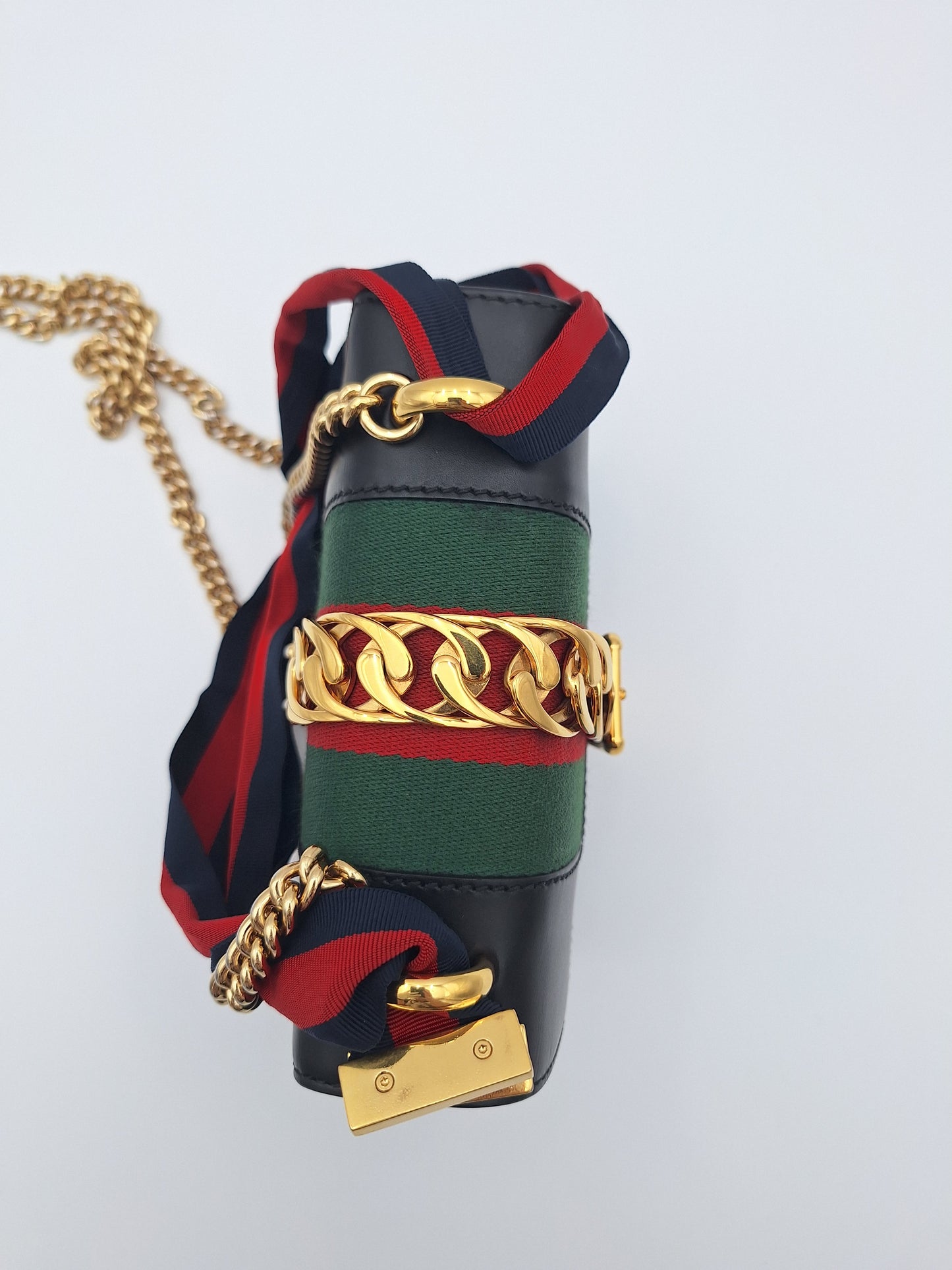 GUCCI SYLVIE MINI CHAIN CROSSBODY BAG (431666)