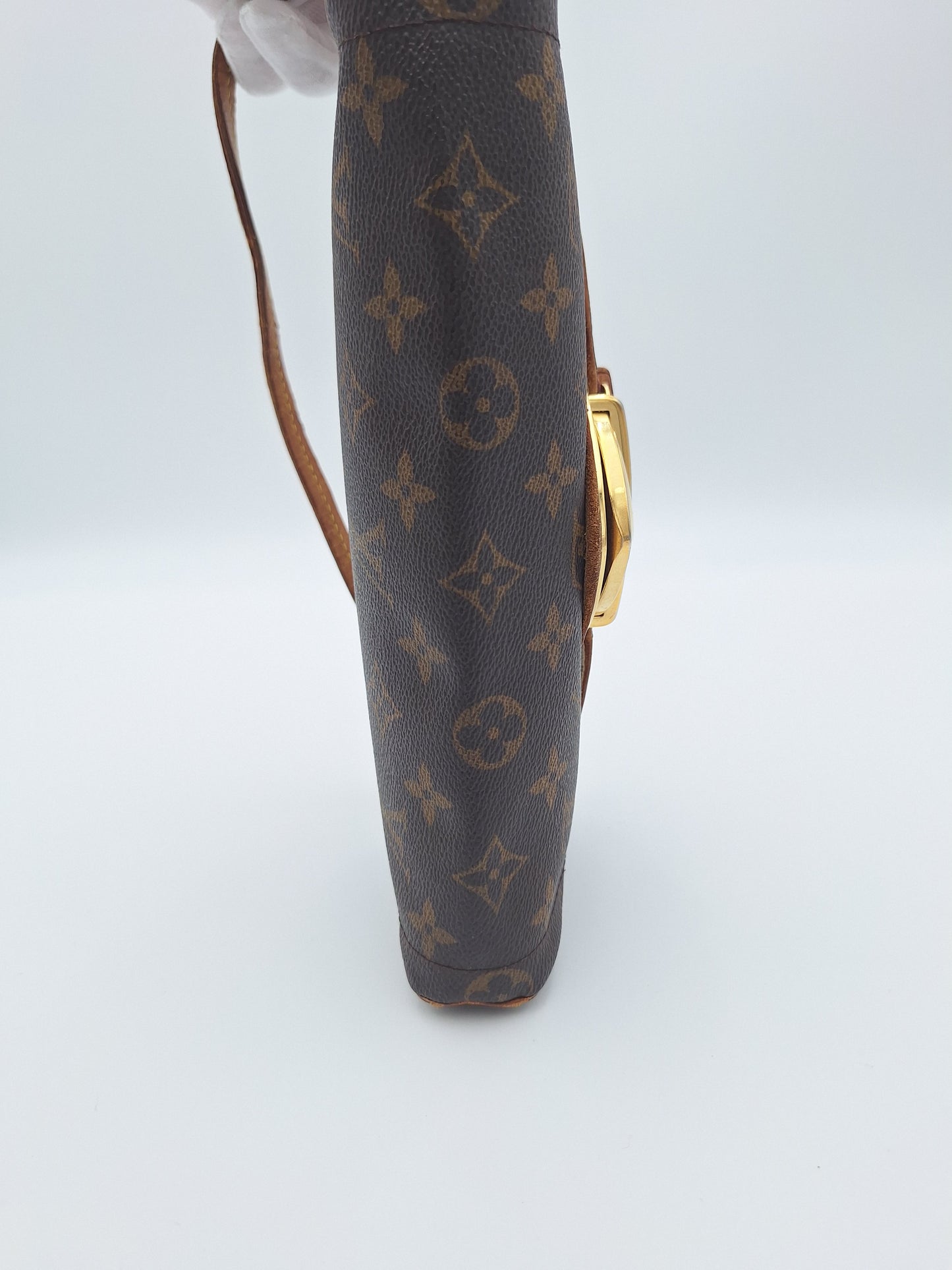 LOUIS VUITTON MONOGRAM BEVERLY CLUTCH (M40122)