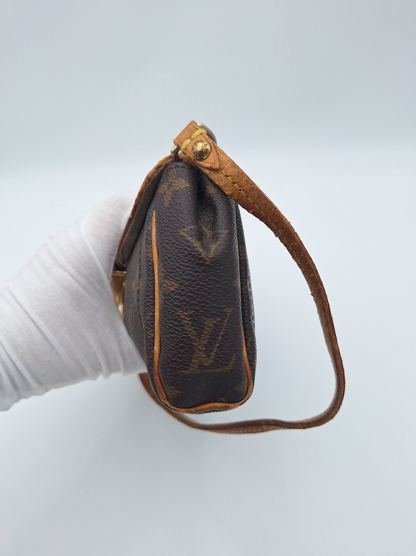 LOUIS VUITTON MONOGRAM BEVERLY CLUTCH (M40122)