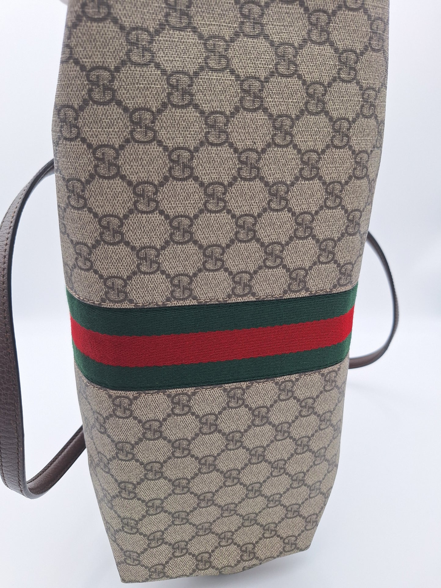 GUCCI GG SUPREME OPHIDIA MEDIUM TOTE BAG (631685)