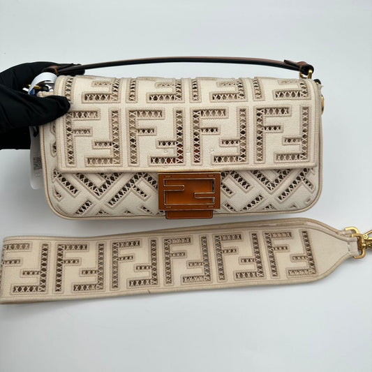 Fendi baguette, white (MM010)