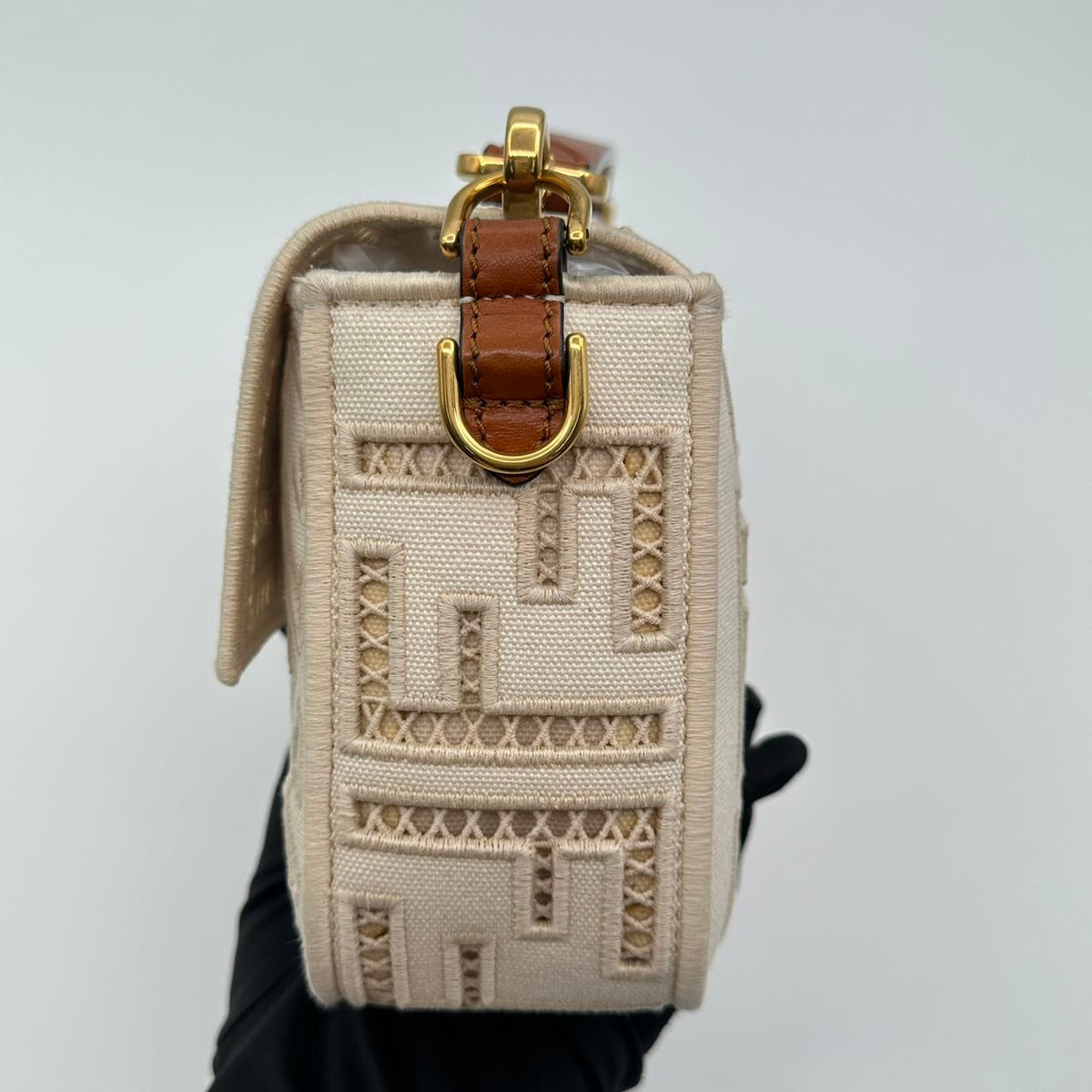 Fendi baguette, white (MM010)