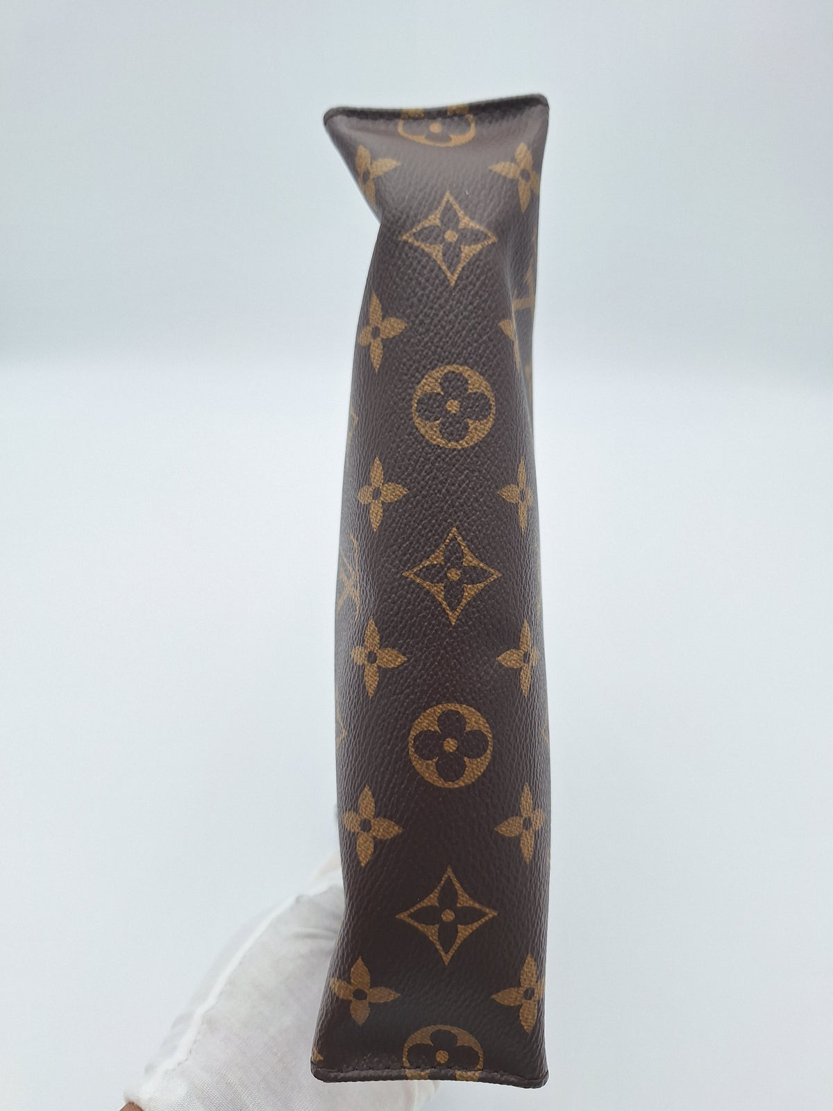 LOUIS VUITTON MONOGRAM POCHETTE TOILETTE 26 (US)