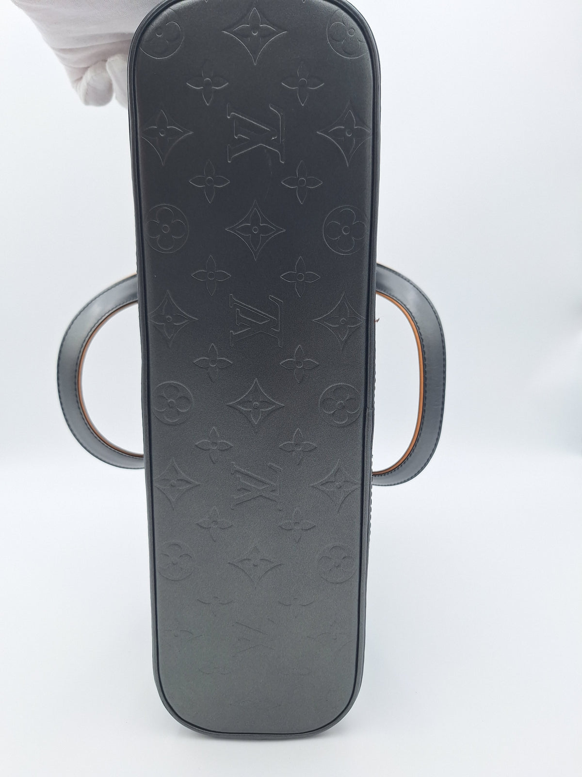 LOUIS VUITTON MATTE LINE WILLWOOD (US)