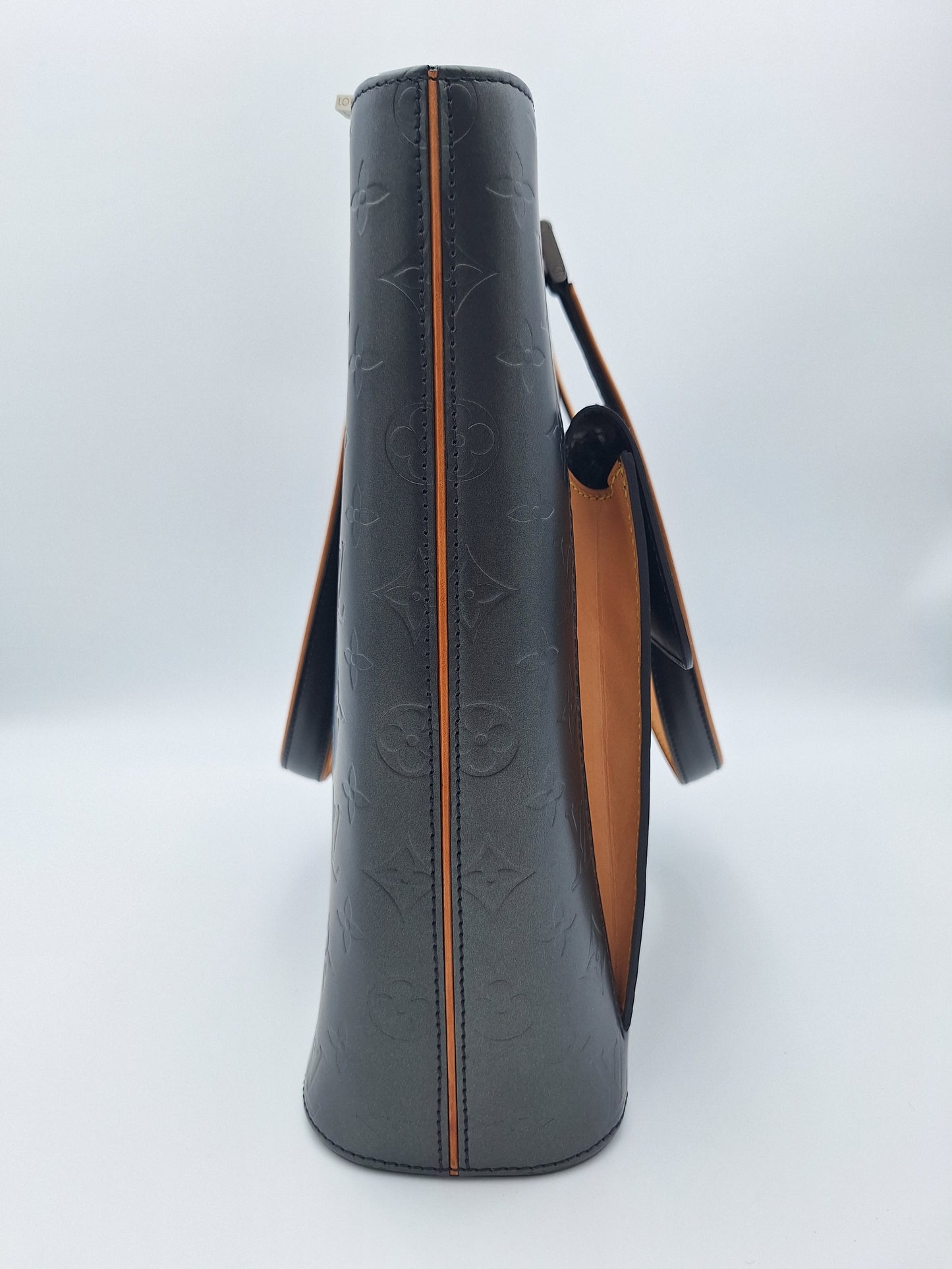 LOUIS VUITTON MATTE LINE WILLWOOD (US)
