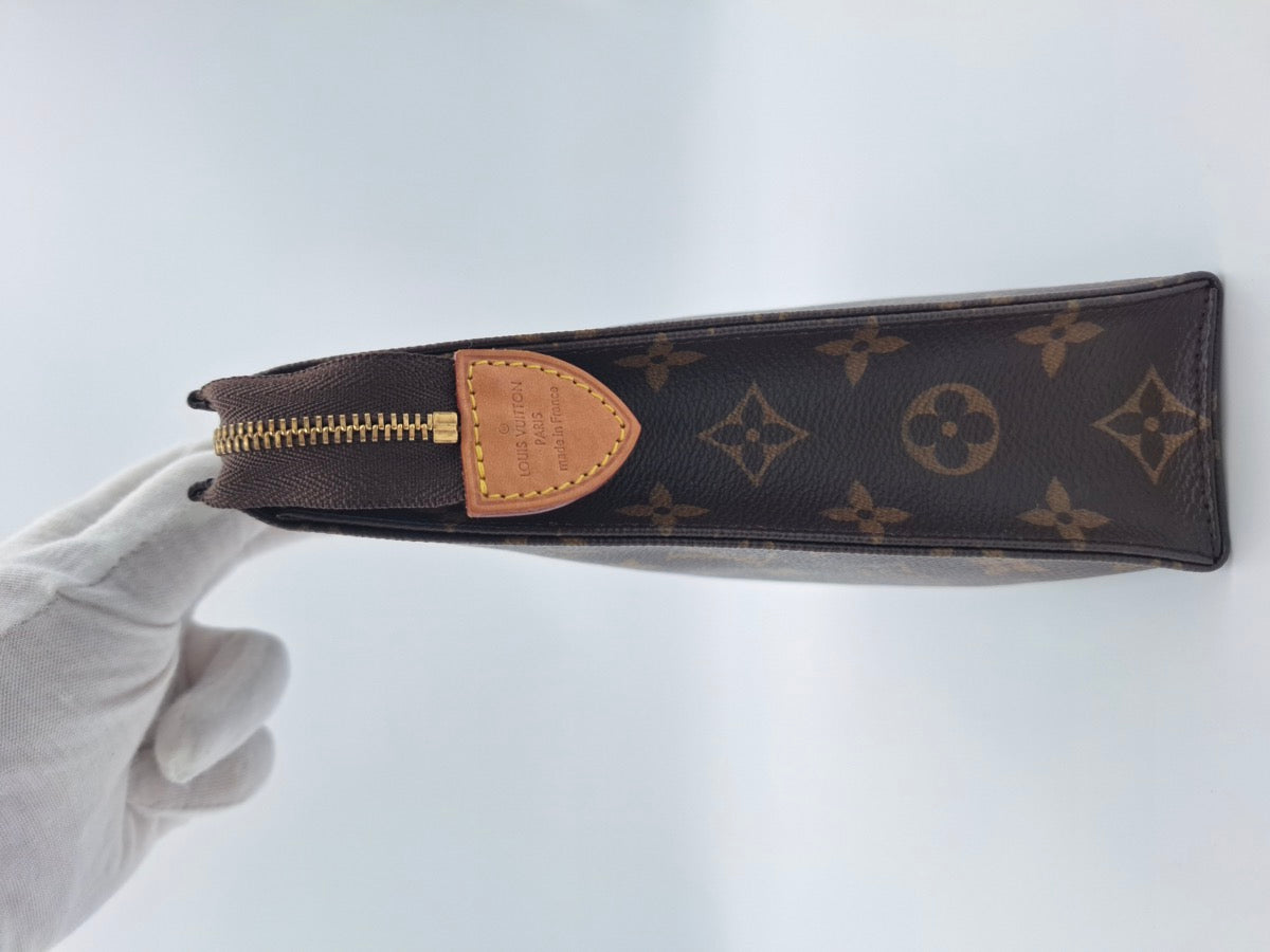 LOUIS VUITTON MONOGRAM POCHETTE TOILETTE 26 (US)