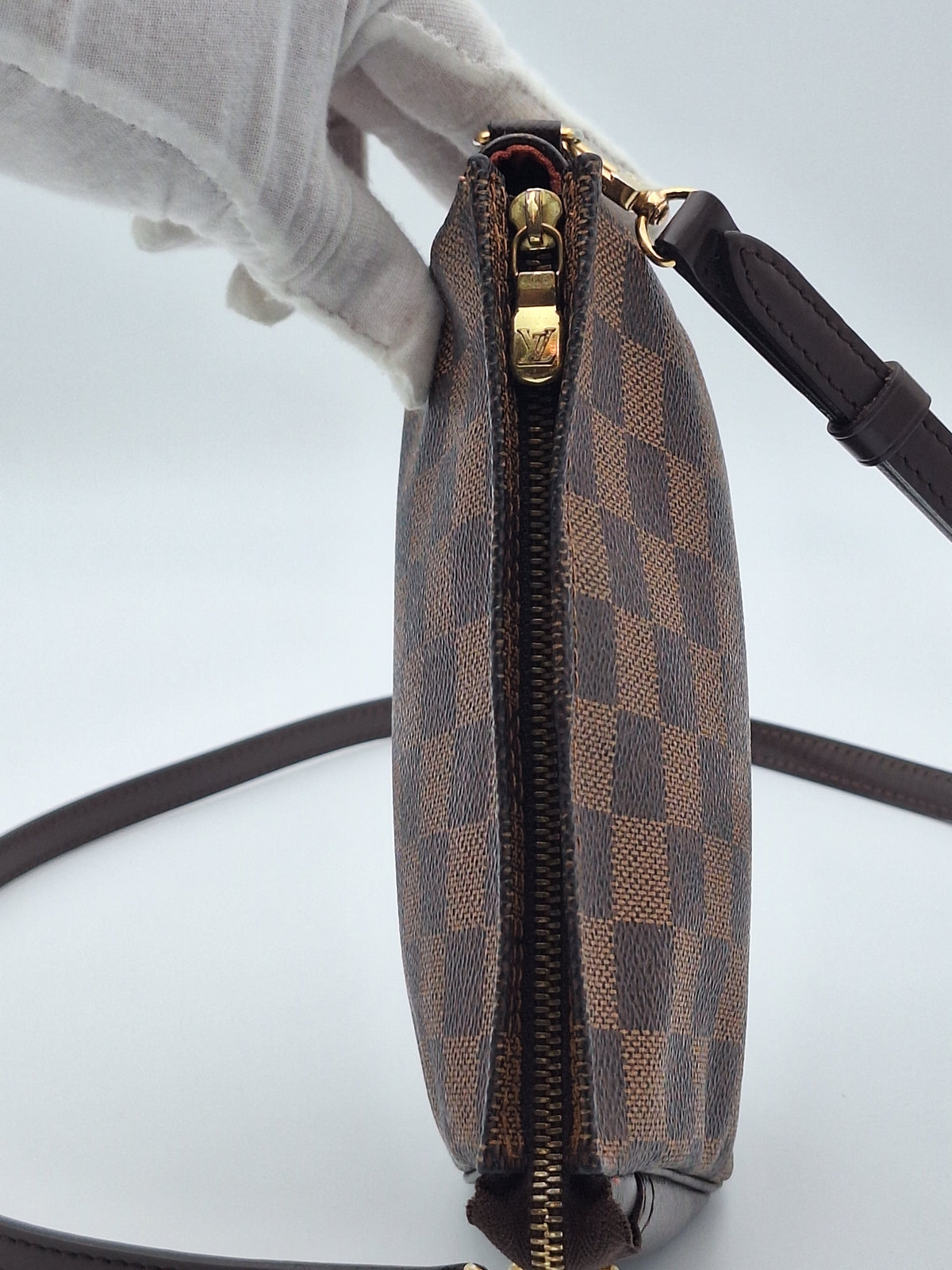 LOUIS VUITTON DAMIER TRUTH POUCH BAG & STRAP (US)