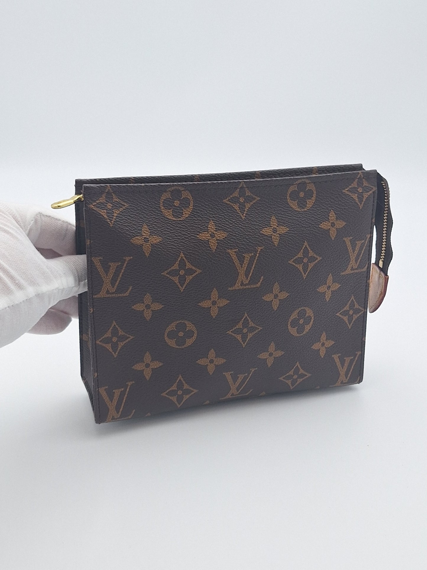 LOUIS VUITTON MONOGRAM POCHETTE TOILETTE 19 (US)