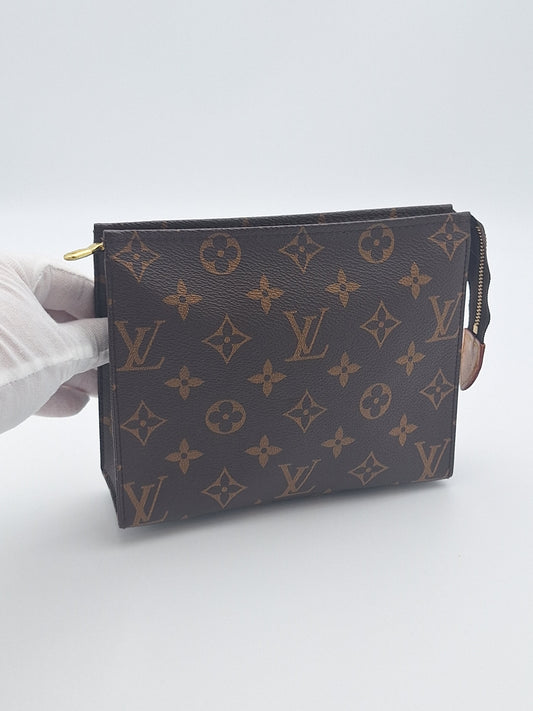 LOUIS VUITTON MONOGRAM POCHETTE TOILETTE 19 (US)