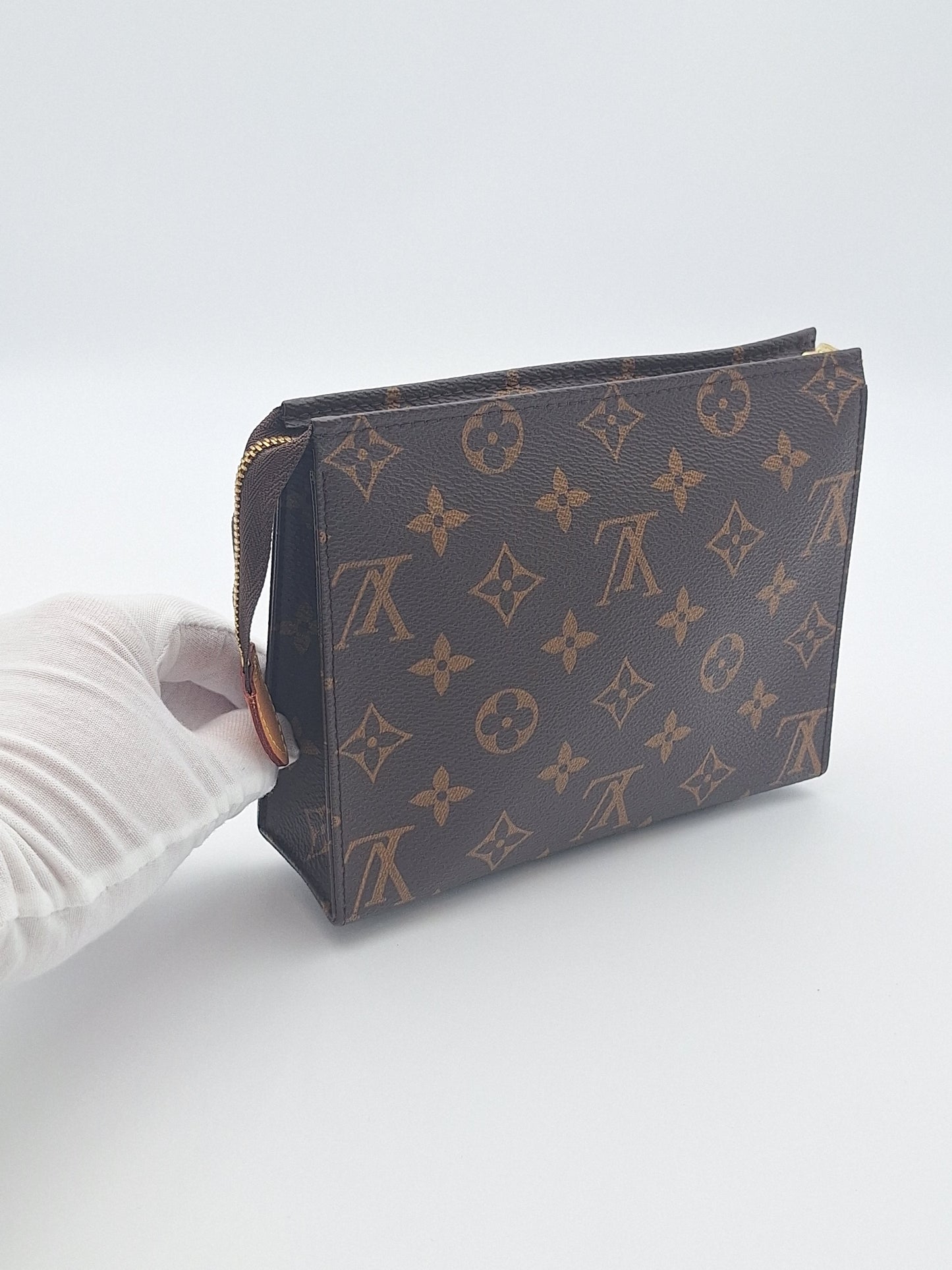 LOUIS VUITTON MONOGRAM POCHETTE TOILETTE 19 (US)