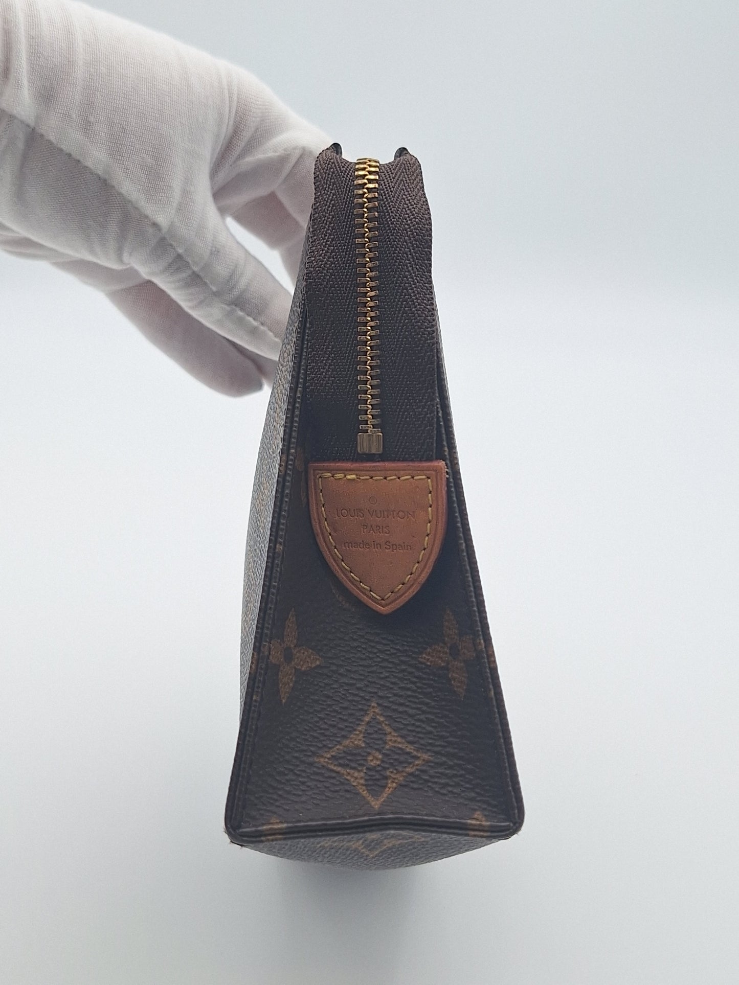 LOUIS VUITTON MONOGRAM POCHETTE TOILETTE 19 (US)