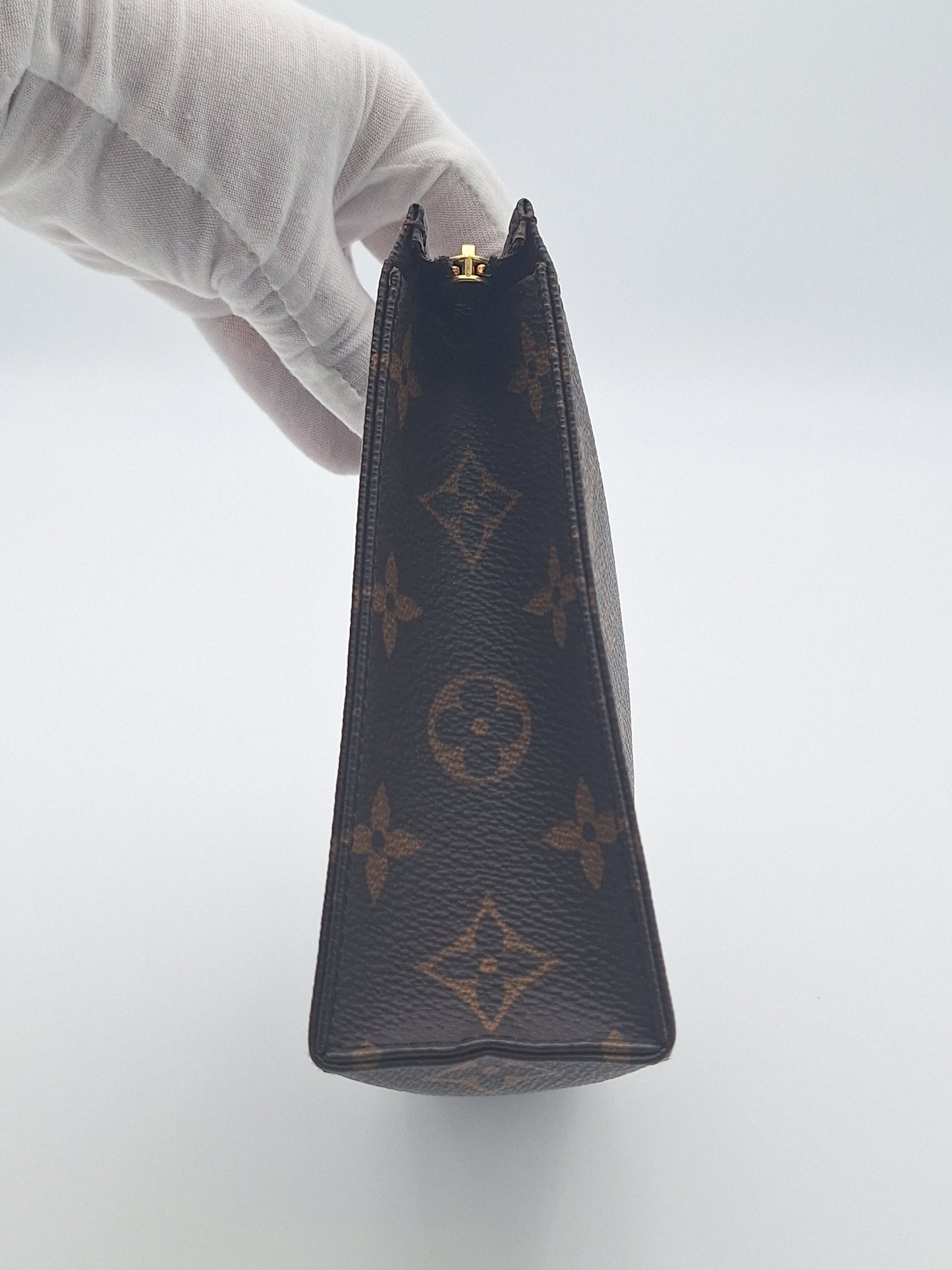 LOUIS VUITTON MONOGRAM POCHETTE TOILETTE 19 (US)