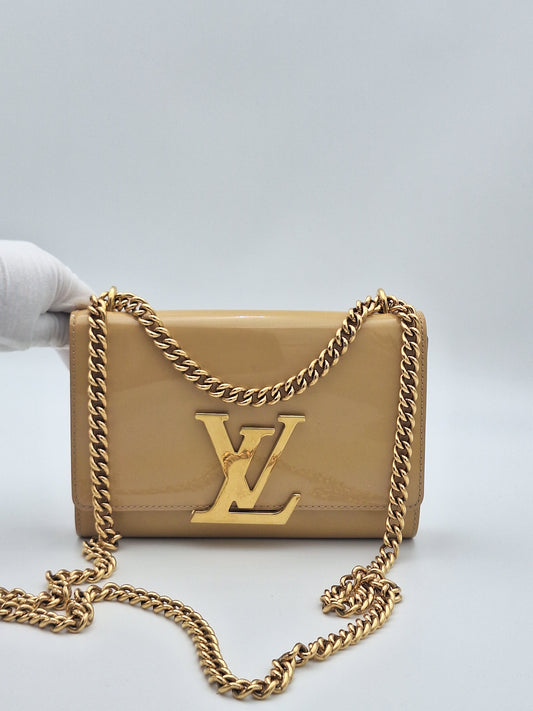 LOUIS VUITTON PATENT LOUISE MM (US)
