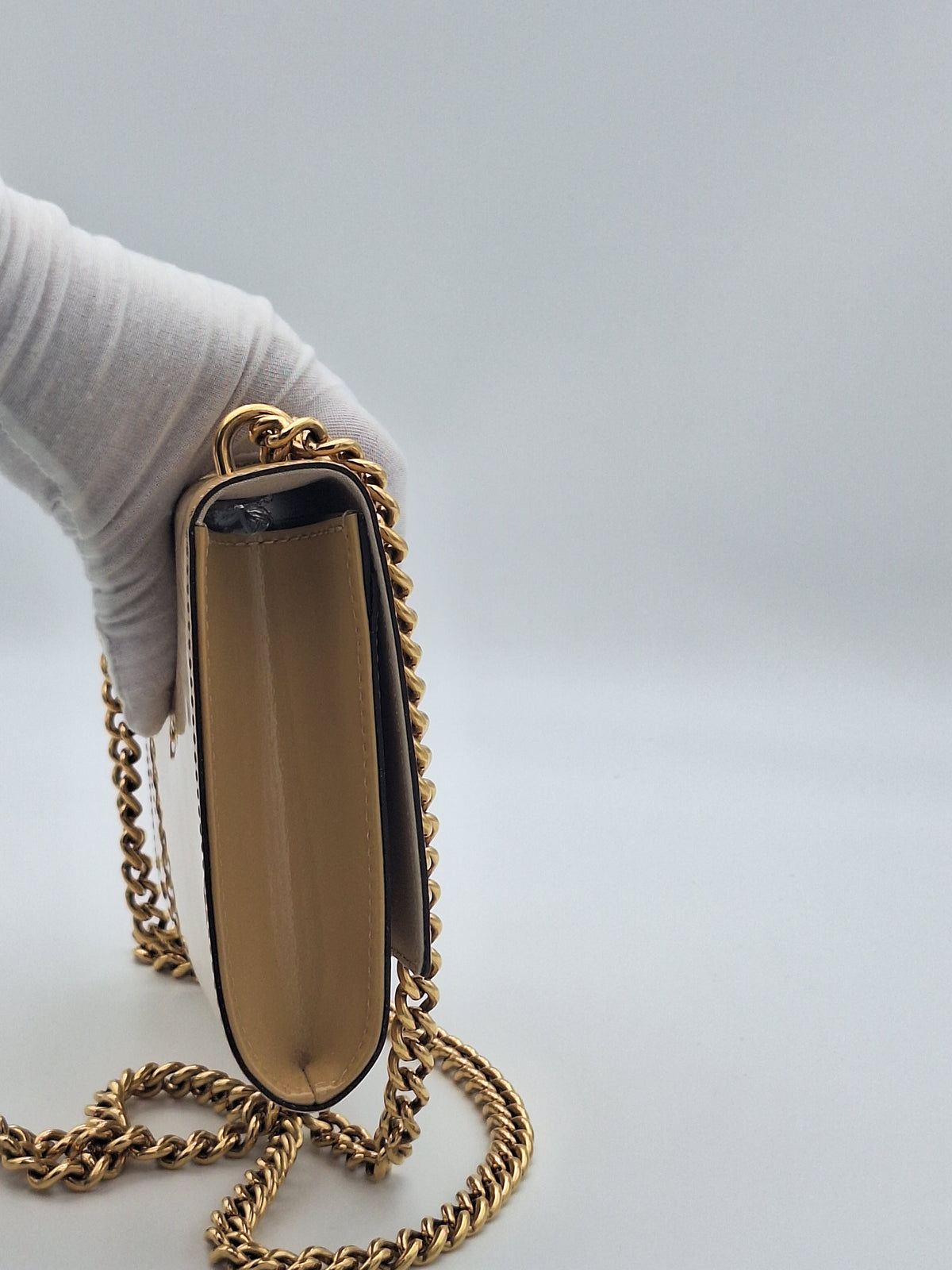 LOUIS VUITTON PATENT LOUISE MM (US)
