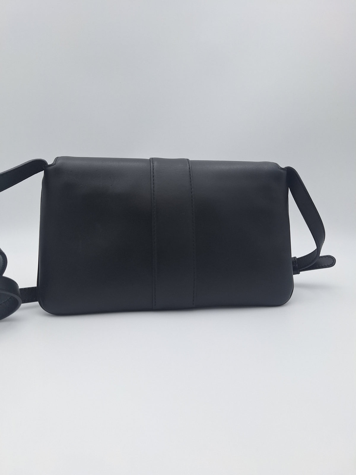 Gucci Black Leather Aphrodite Small Shoulder Bag (US)