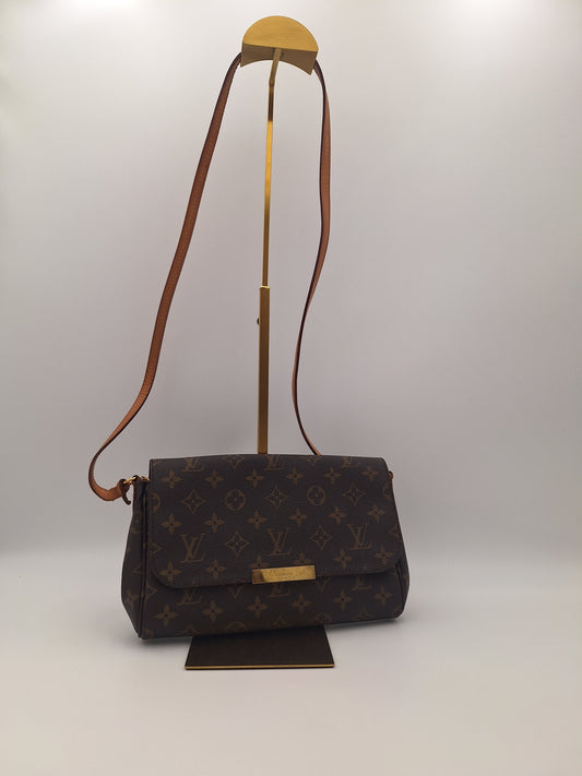 Louis Vuitton Favorite MM Crossbody Bag in Monogram Canvas (UK)