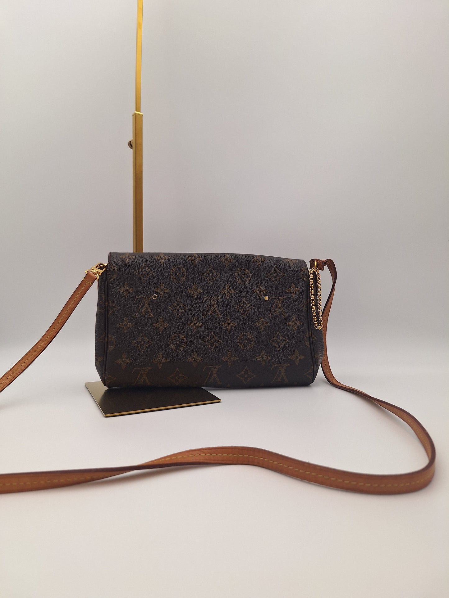 Louis Vuitton Favorite MM Crossbody Bag in Monogram Canvas (UK)