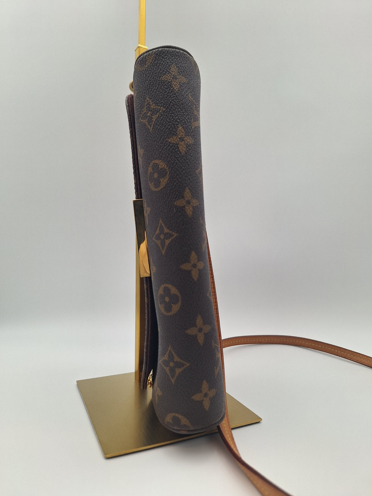 Louis Vuitton Favorite MM Crossbody Bag in Monogram Canvas (UK)