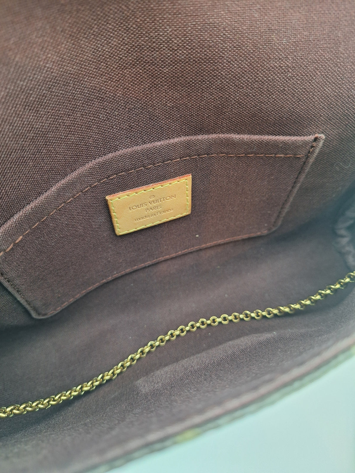 Louis Vuitton Favorite MM Crossbody Bag in Monogram Canvas (UK)