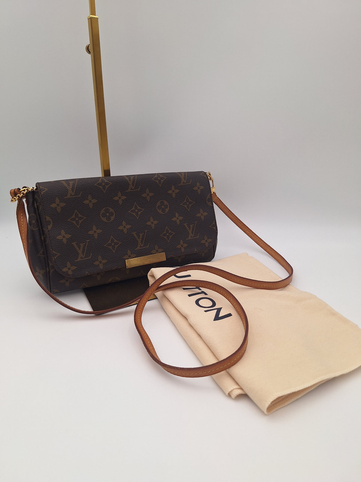 Louis Vuitton Favorite MM Crossbody Bag in Monogram Canvas (UK)