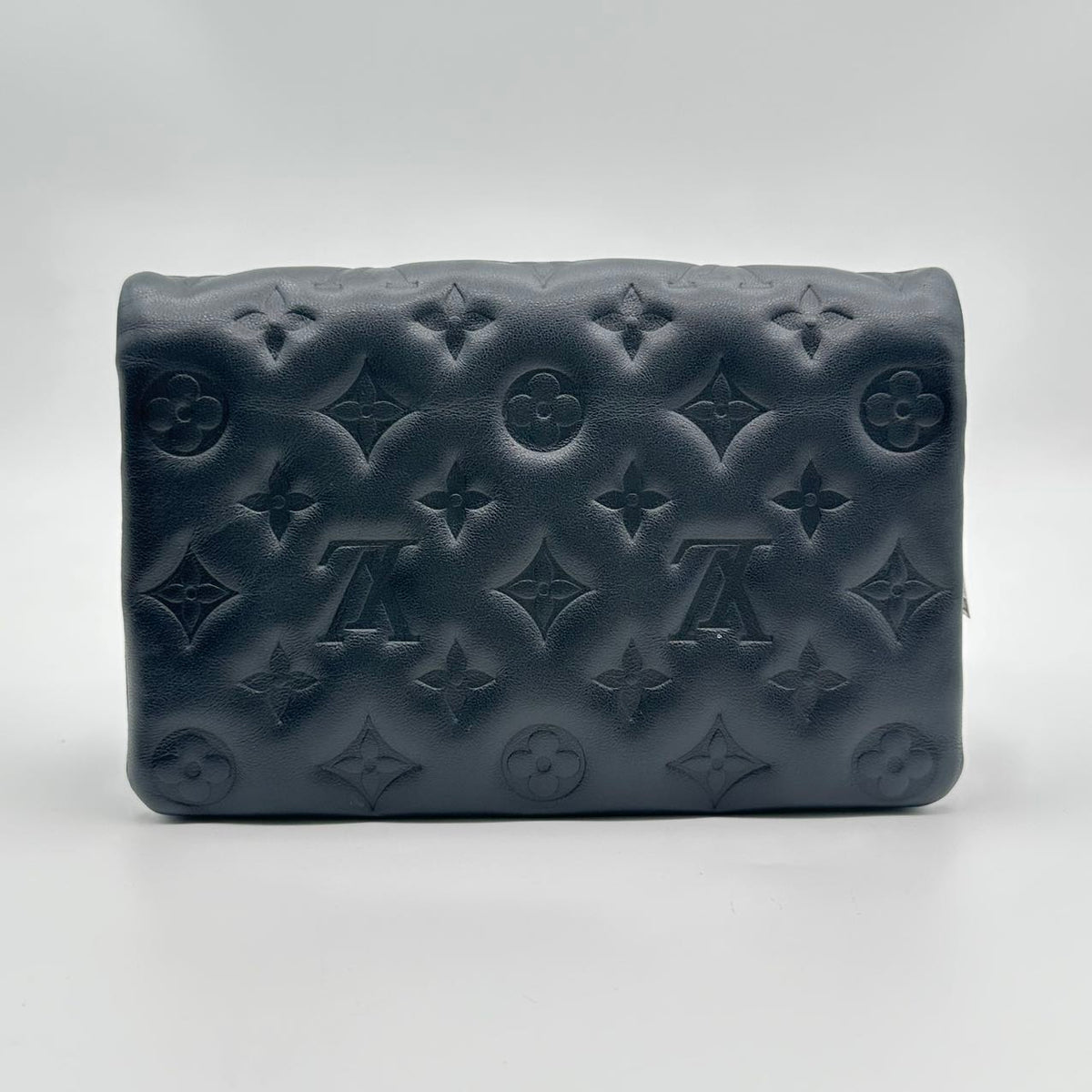 LV small toiletry bag with black chip (MM048)