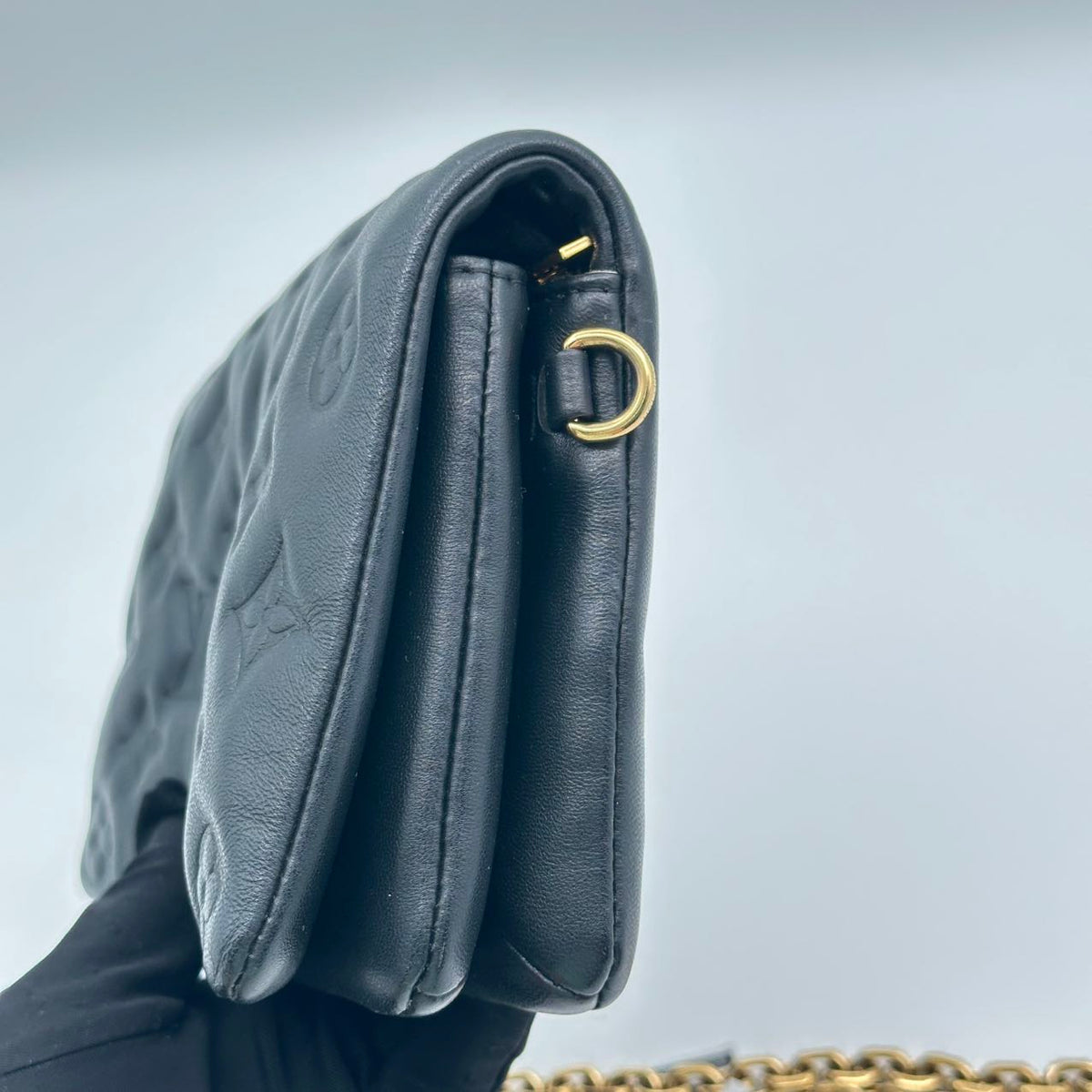 LV small toiletry bag with black chip (MM048)