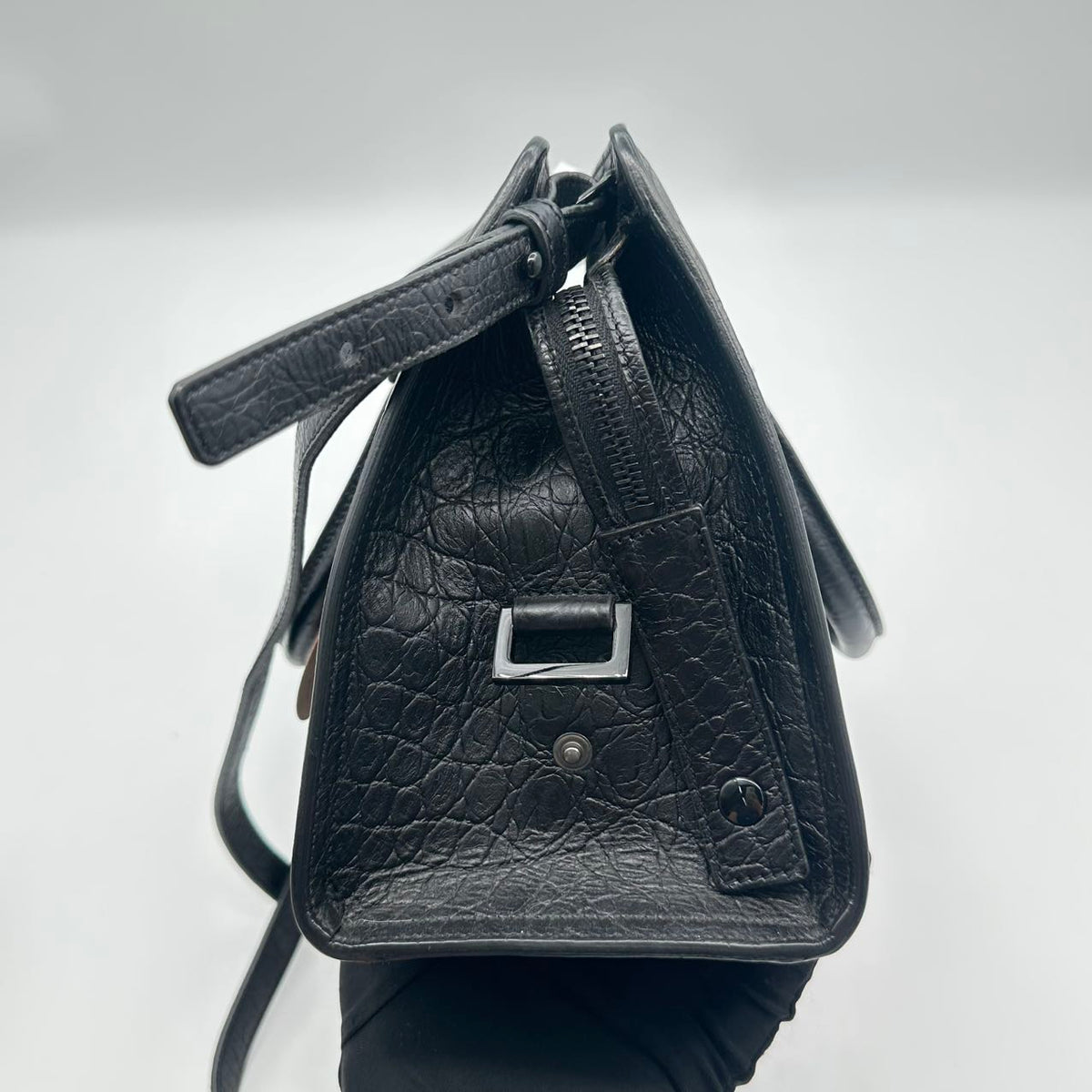 YSL Cabas handbag in crocodile pattern, black. (MM007)