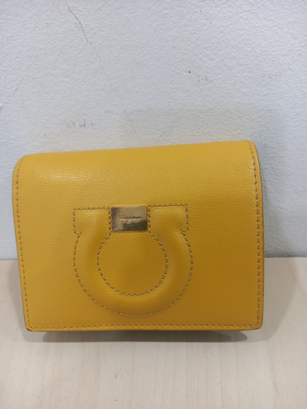 Salvatore Ferragamo Yellow Gancini Embroidered Women's ONE Bifold Wallet 22 D514