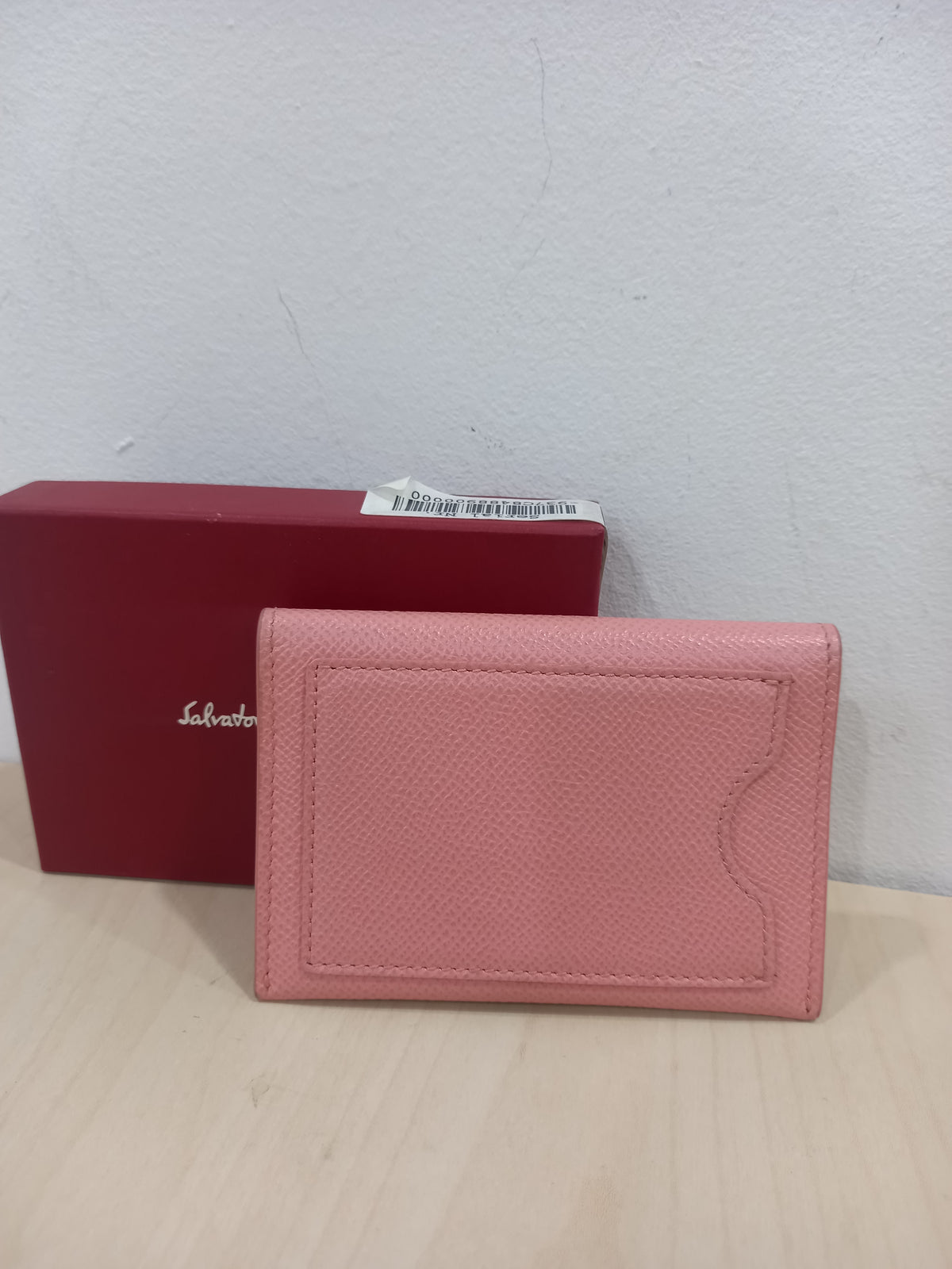 Salvatore Ferragamo Pink Leather Gold-Tone Vara ONE Card Wallet 22 D155
