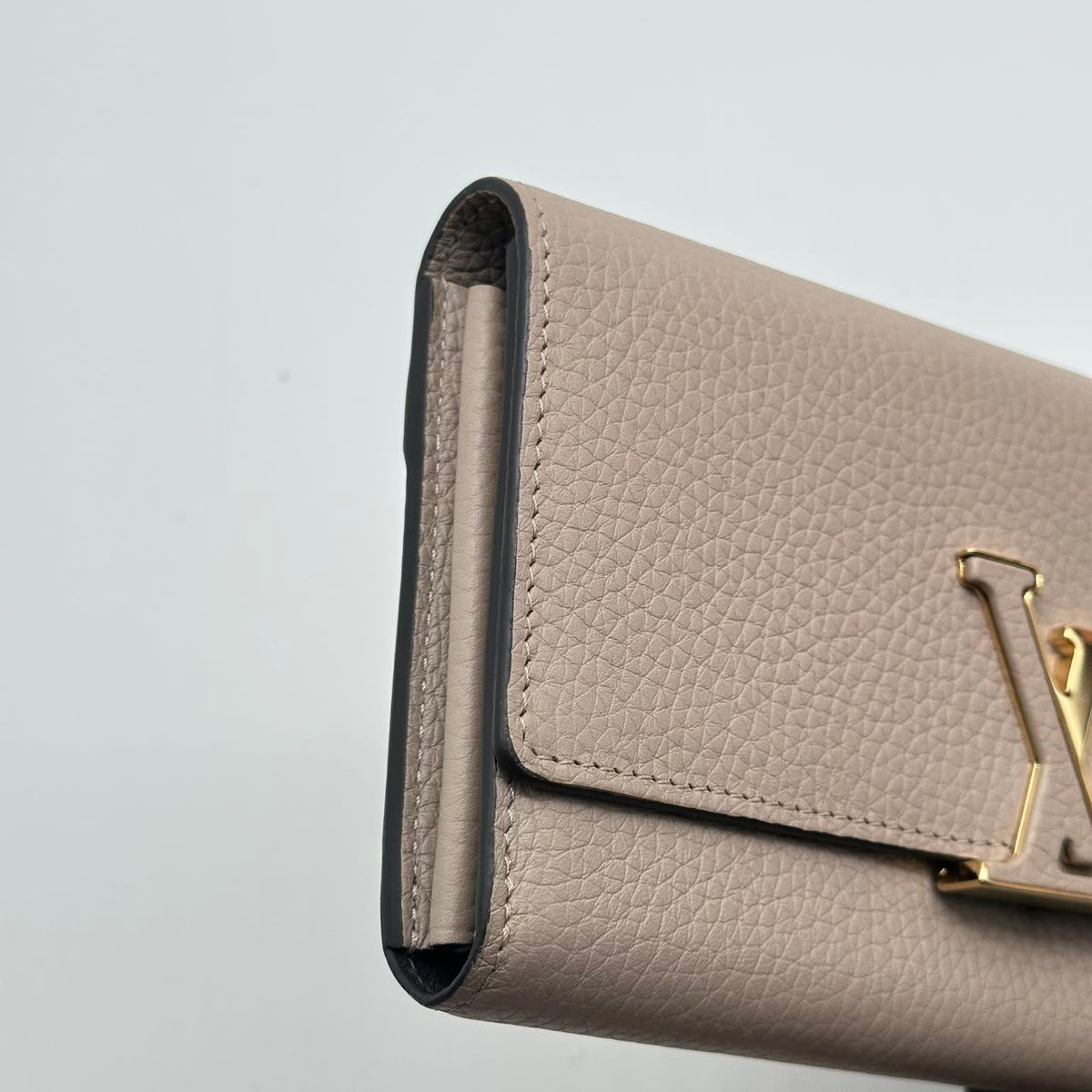 LV large logo wallet, milk tea color wallet (MM019)