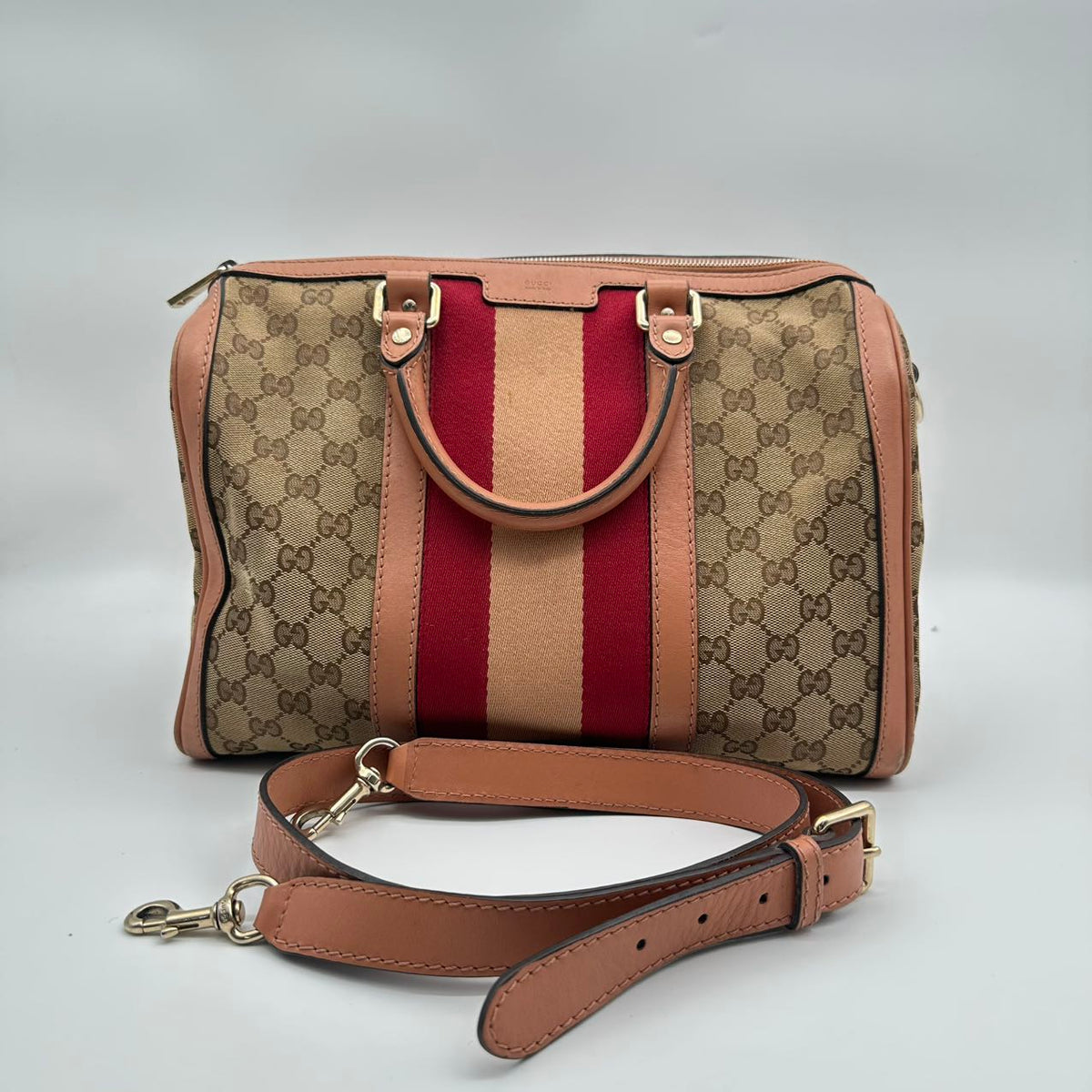 Gucci Boston has a shoulder strap (MM022)