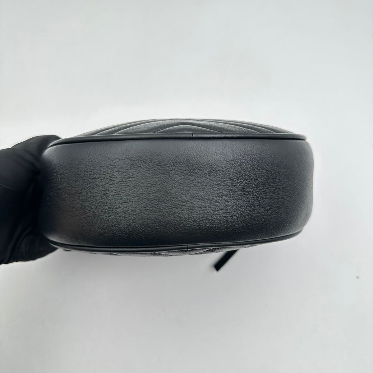 Gucci V-patterned round black disc (MM006)