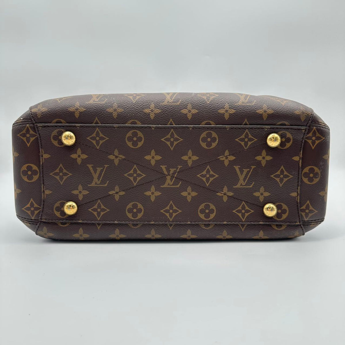 LV Montaigne Medium (MM028)