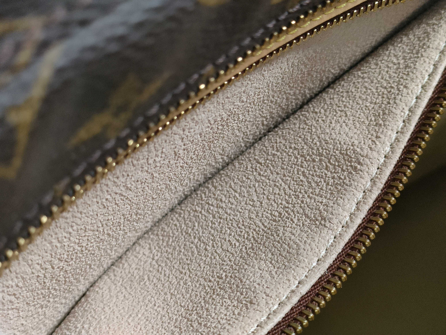Pre-Owned LOUIS VUITTON Luco Monogram Tote Bag EC-0339