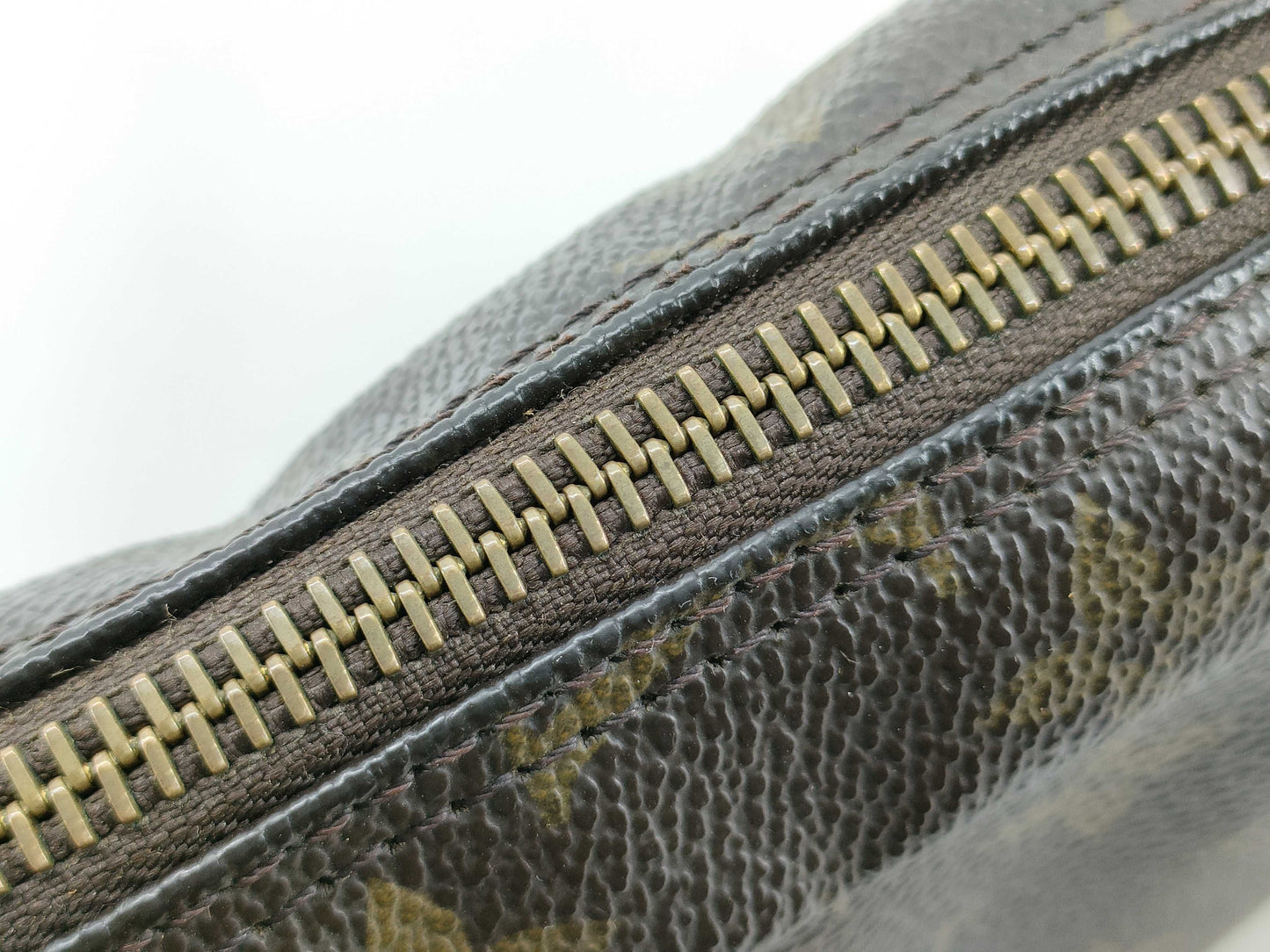 Pre-Owned LOUIS VUITTON Monogram Trousse Toilette 23 EC-0107