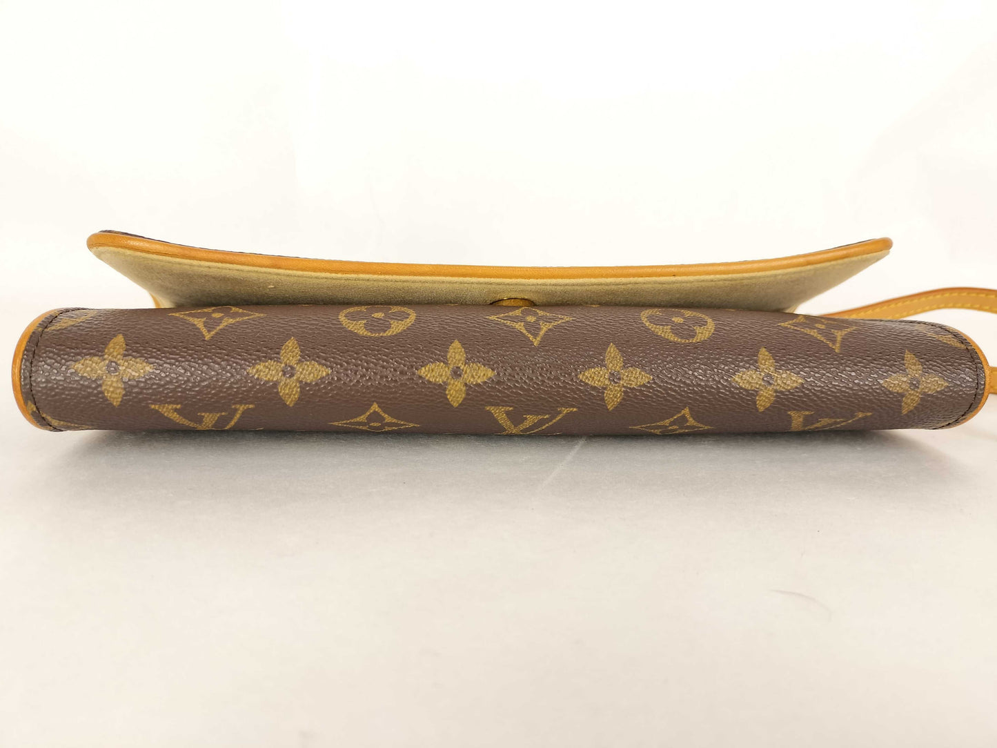 Pre-Owned Louis Vuitton Monogram Pochette Twin GM EC-0071