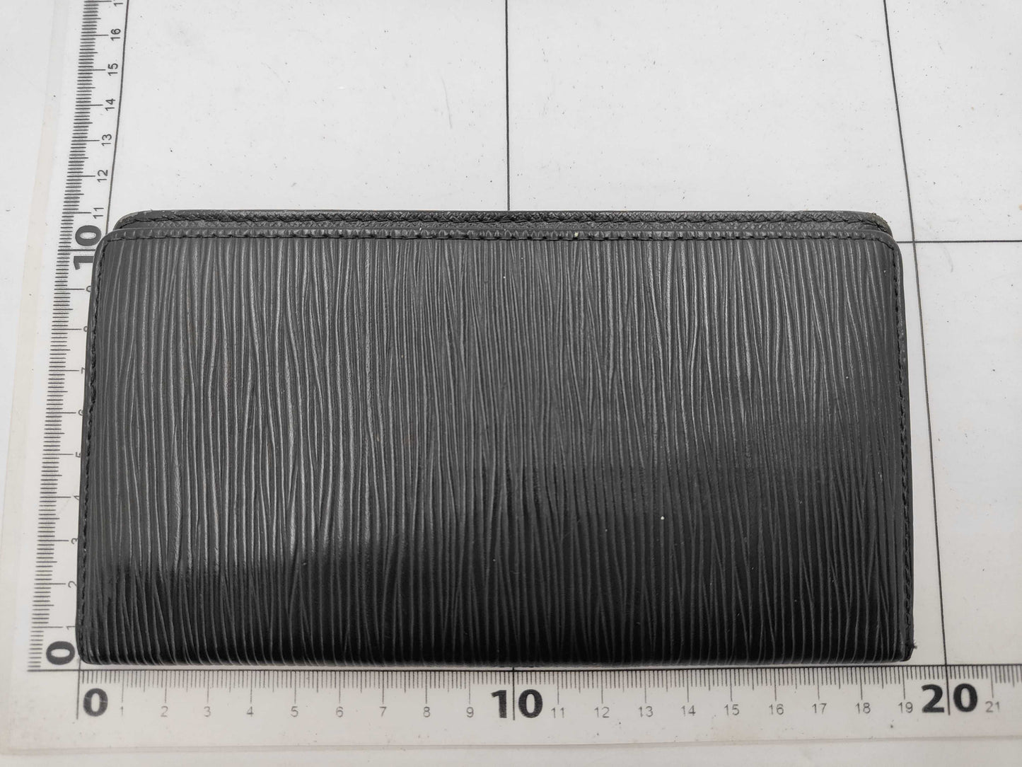 Louis Vuitton Taiga Leather Vertical Long Wallet EC-0242