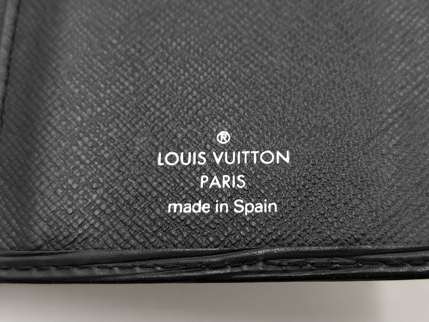 Louis Vuitton Taiga Leather Vertical Long Wallet EC-0242