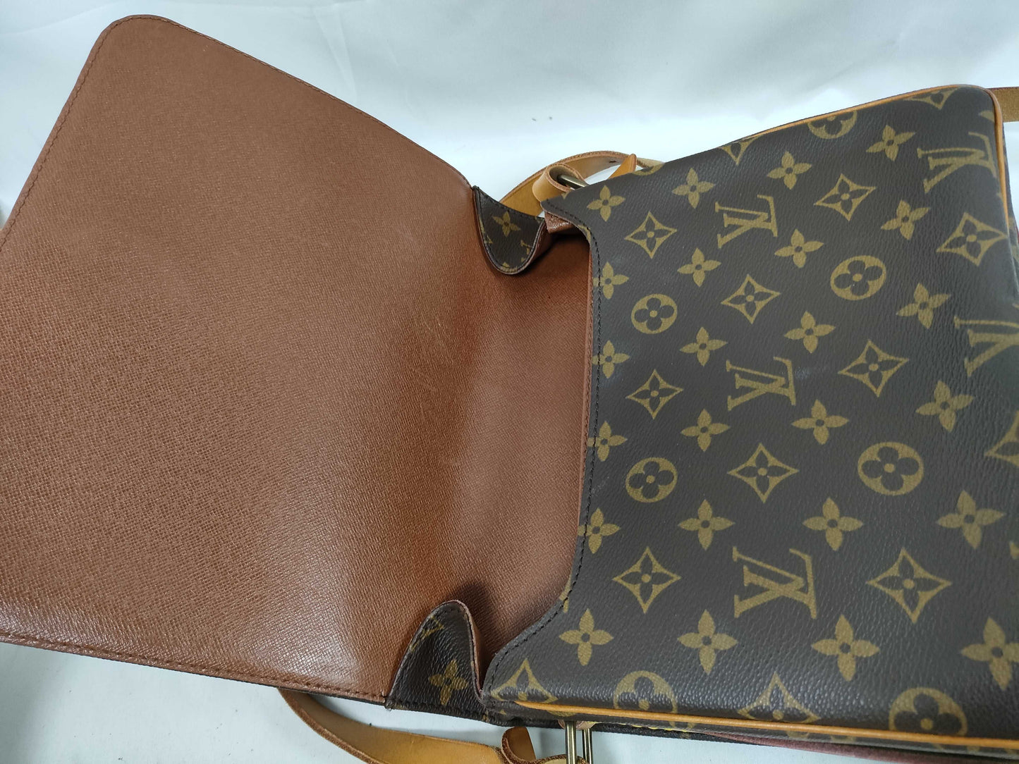 Louis Vuitton Cartouchiere GM Shoulder Bag EC-0565