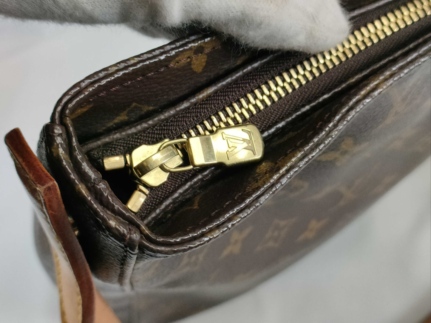 Louis Vuitton Monogram Looping GM Shoulder Bag EC-0196