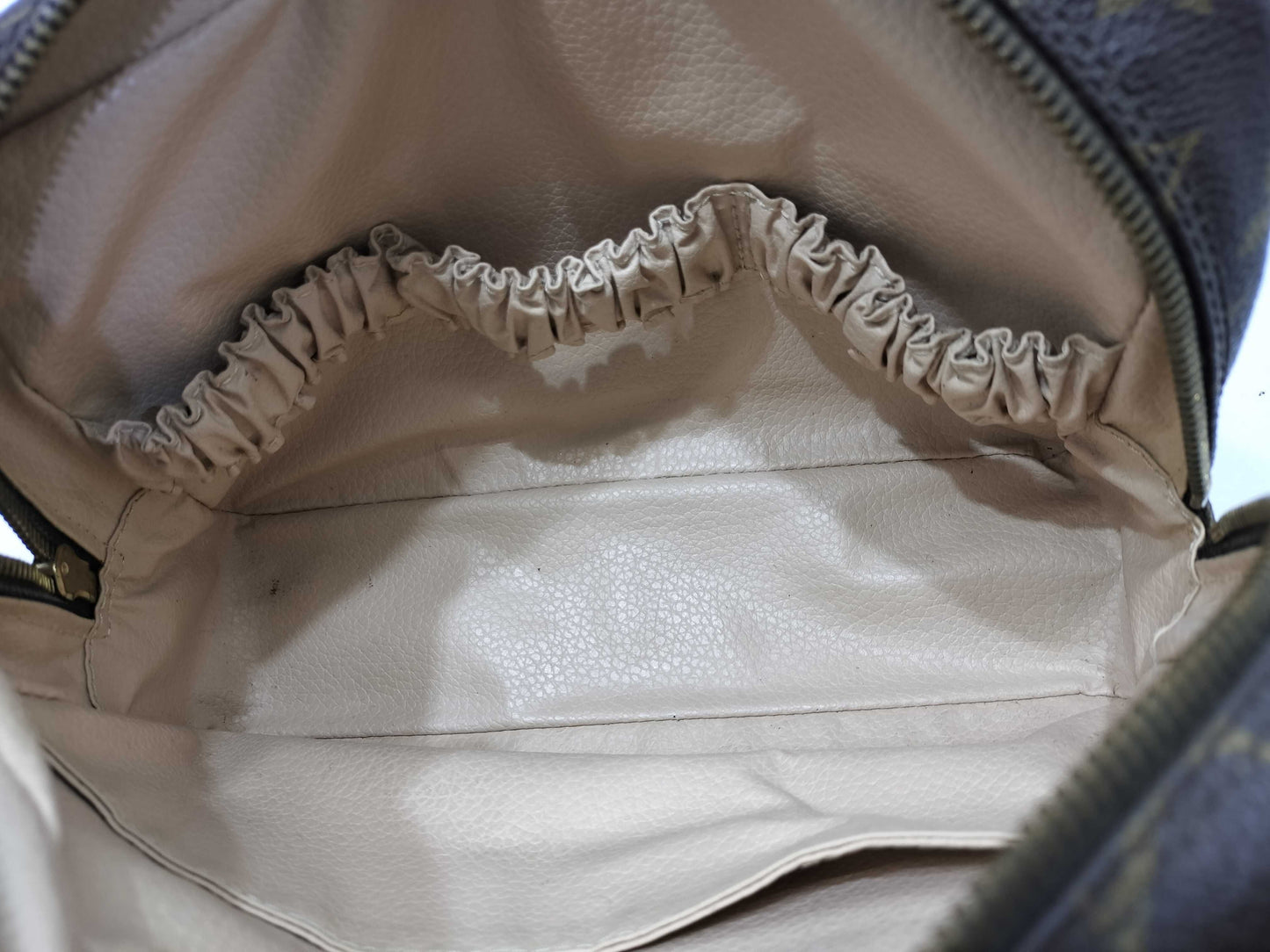 Louis Vuitton Trousse Toilette 23 EC-0166