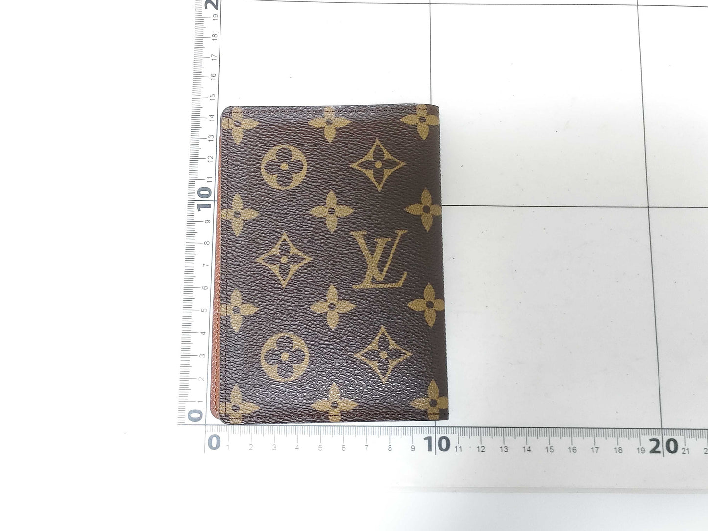 Louis Vuitton Passport Cover Monogram EC-0335