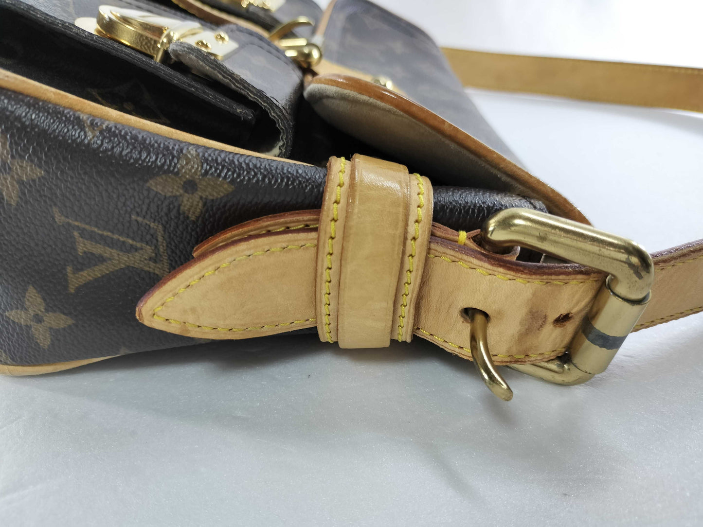 Louis Vuitton Hudson PM Handbag EC-0208