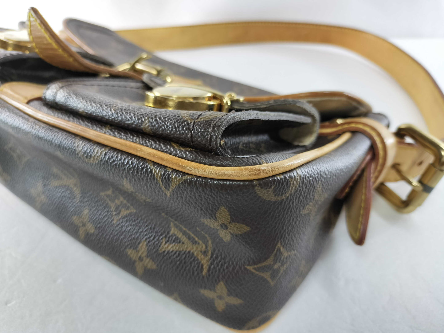 Louis Vuitton Hudson PM Handbag EC-0208